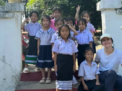 Mélody raconte son volontariat au Laos : rencontres et impact local à travers un projet de construction.