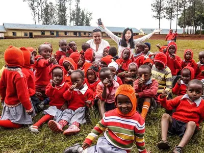 Group photo of students and volunteers, education project in Kenya