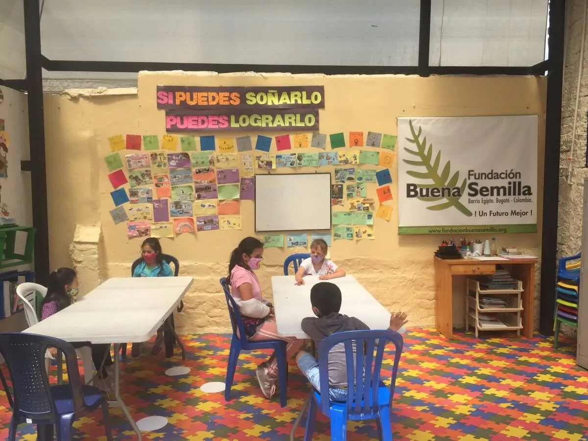 Anne s’est engagée auprès des communautés à Bogota : elle partage son expérience !