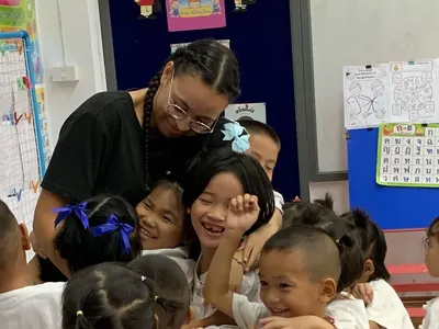 L’impact d’un volontariat éducatif et de rénovation en Thaïlande : Le Témoignage de Charlotte