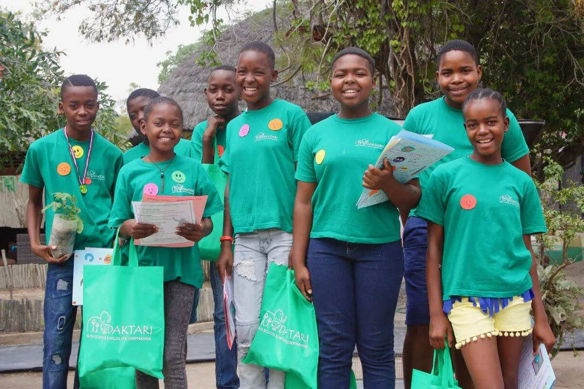 Fr AFR13 humanitaire enfants afrique reserve